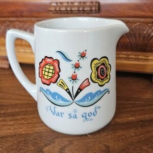 Berggren Small Pitcher with Multicolor Iconic Design